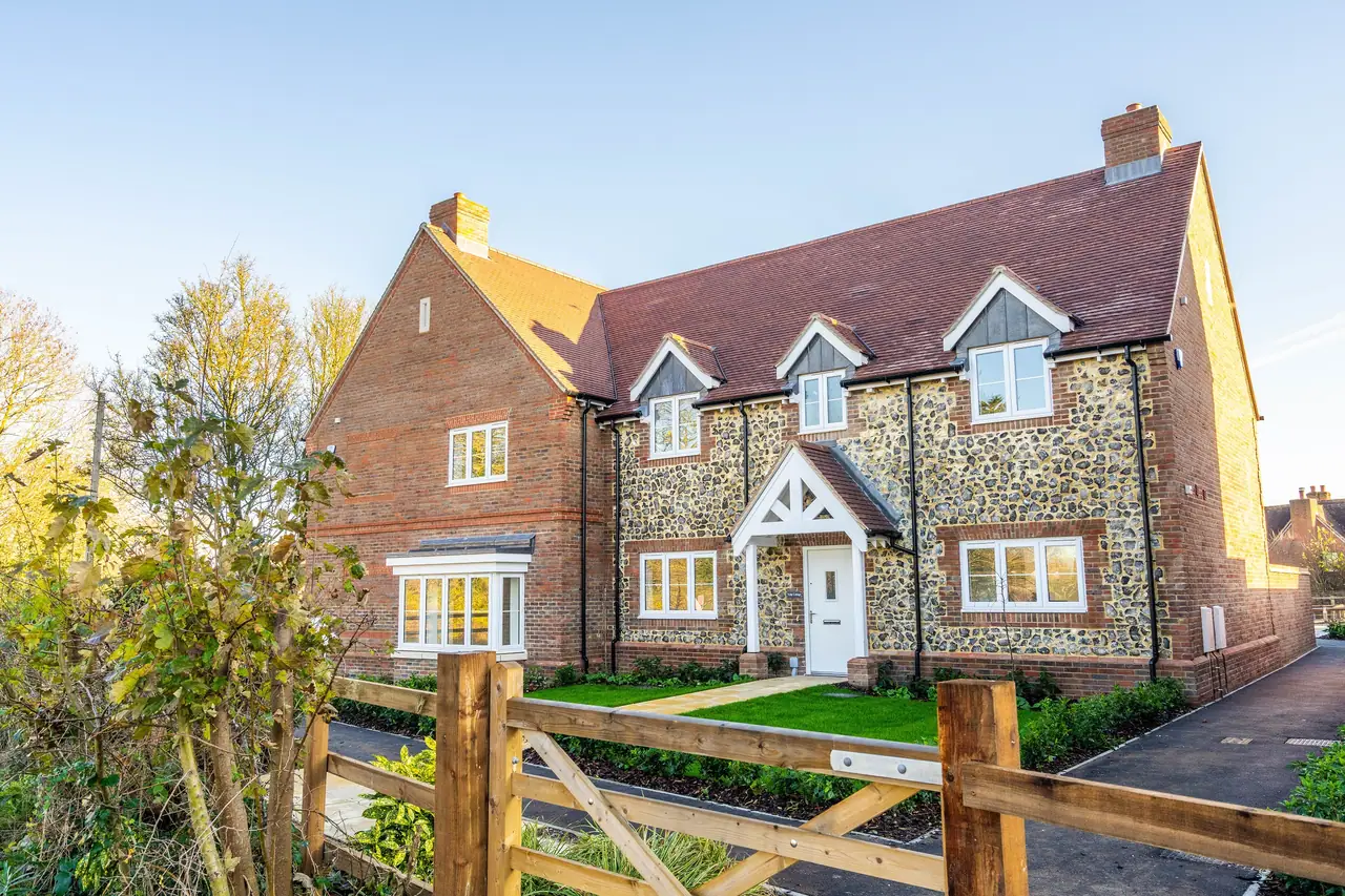 Deanfield Gate, Bledlow
